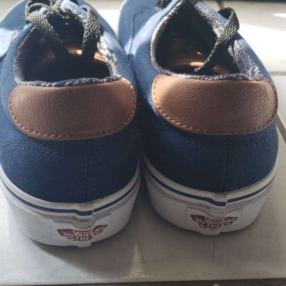 Shoes - Picture 4 of 4